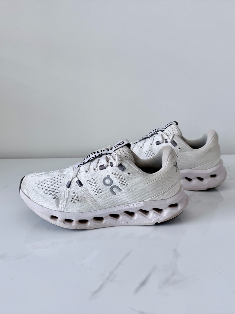 On Cloudsurfer Women’s Size 6 Mesh Lace-Up Low Top Sneaker White/Gray/Black